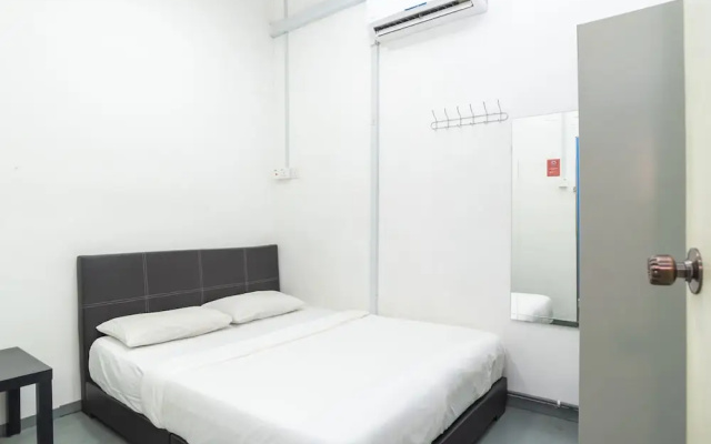 SPOT ON 89834 Blue District Backpackers
