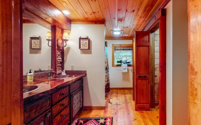 Cowboy Cabin on Stanley Creek