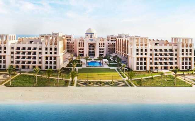 Simply Comfort Luxury Sarai Apartments 1