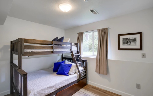 Serene Palmer Home: Walk to Downtown & Riverfront!