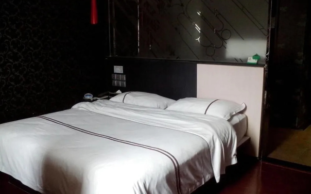 Jixiang Holiday Hotel (Nanning No. 33 Middle School Metro Station)(锦文大酒店(三十三中地铁站店))