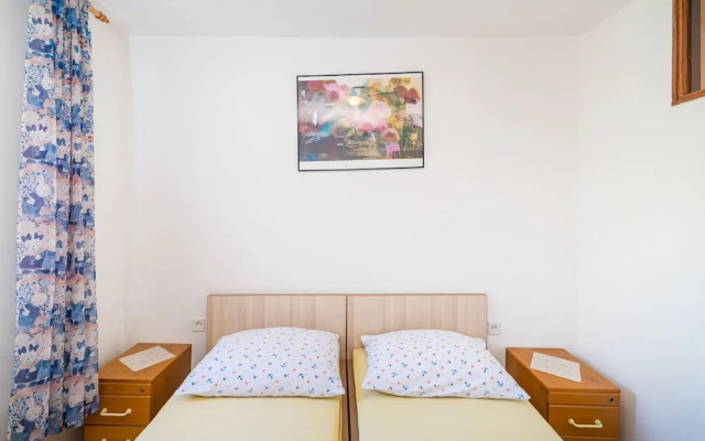 Ivica two Bedroom Apartment L, Novalja