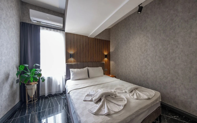 Mrt Suites Lara