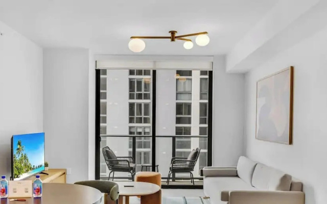 The Crosby Exclusive Condo - Pool & Gym