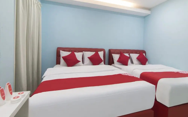 OYO 1136 PD Star Hotel