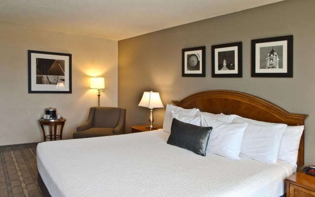 Inn At The Convention Center