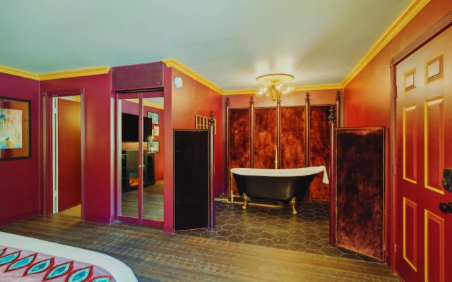 The Fainting Couch Boutique Hotel