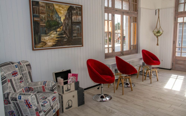 Hostal Emporda