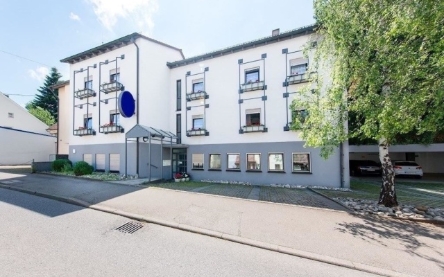 Hotel Sirrah вид на фасад