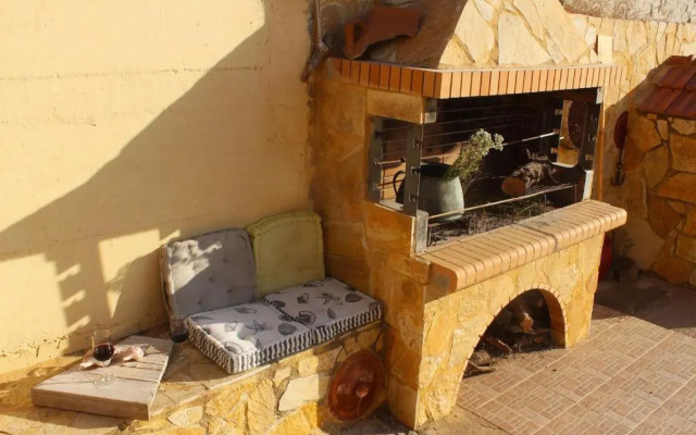 Alonaki House