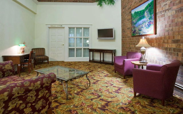 Holiday Inn & Suites St. Cloud by IHG