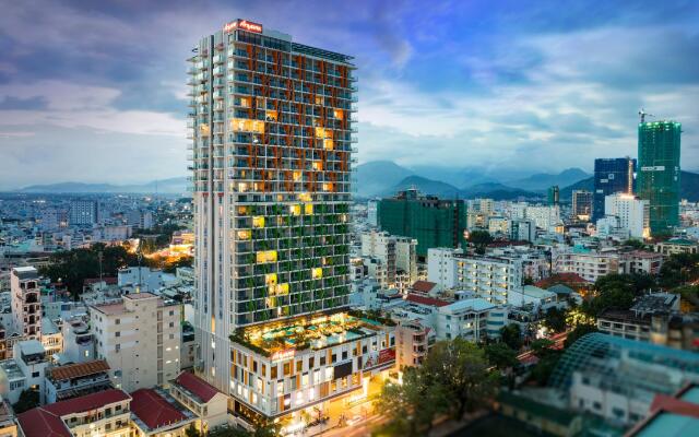 Отель Atlantica Balcony Ocean View Nha Trang вид на фасад