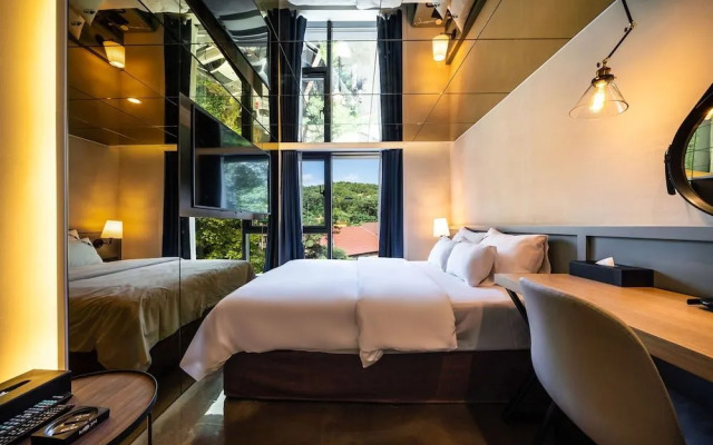 Hotel Moon