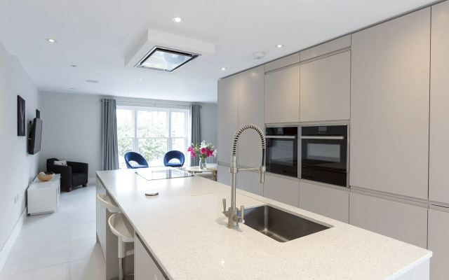 Immaculate Central Windsor Town House
