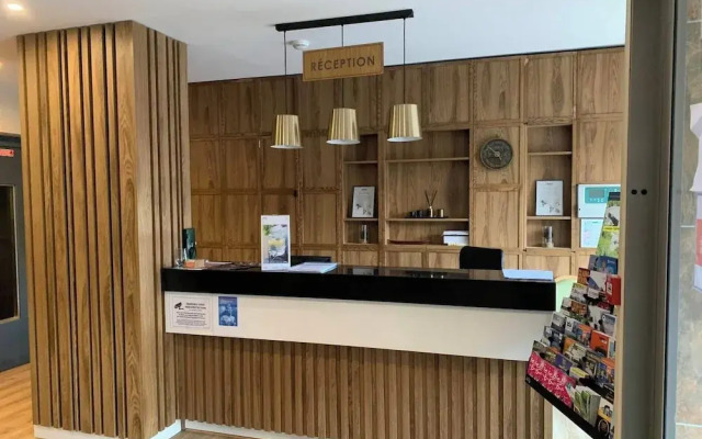 Breeze Hotel