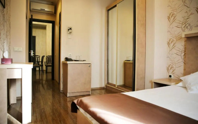 Standard Double room (full double bed) · Hotel Rondo — photo 2