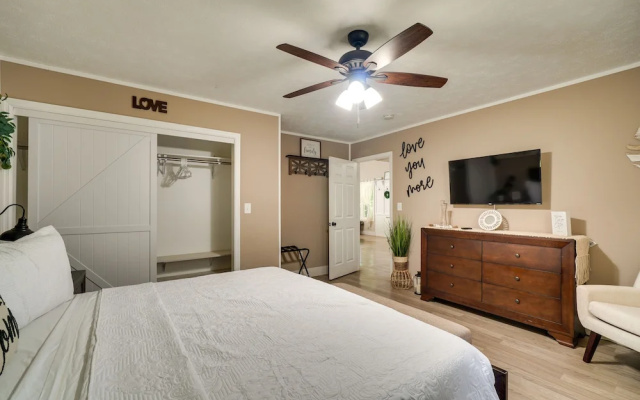 Sevierville Family Home w/ Hot Tub!