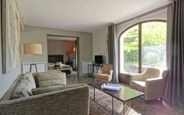Ravel Private Apartment