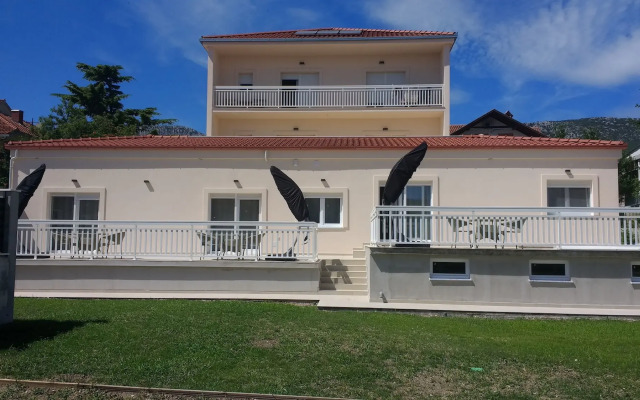 Stay Split Bay