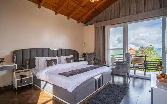 Alaya Stays Trios Top Apartment