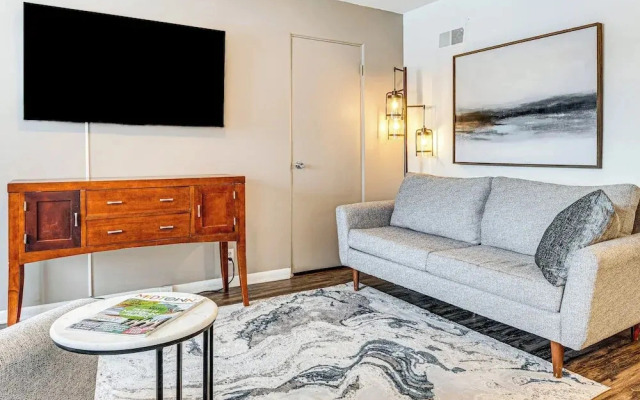 Walk to Park & Cafe: Cozy Indianapolis Getaway
