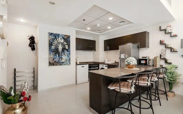 Handsome 1BR in Bay Central Tower