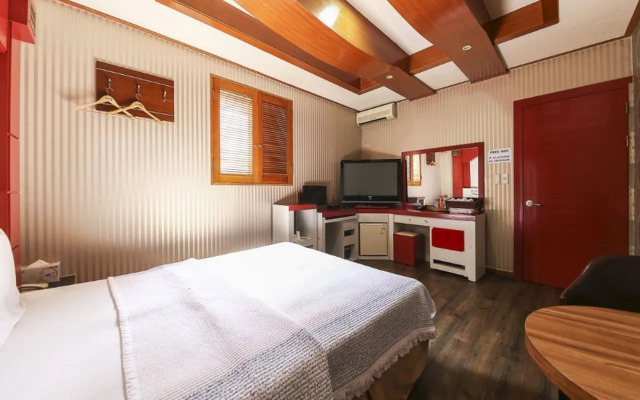 W Motel