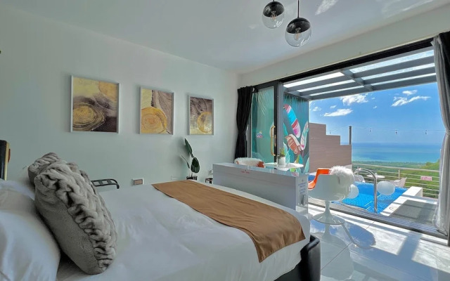 The View Luxe