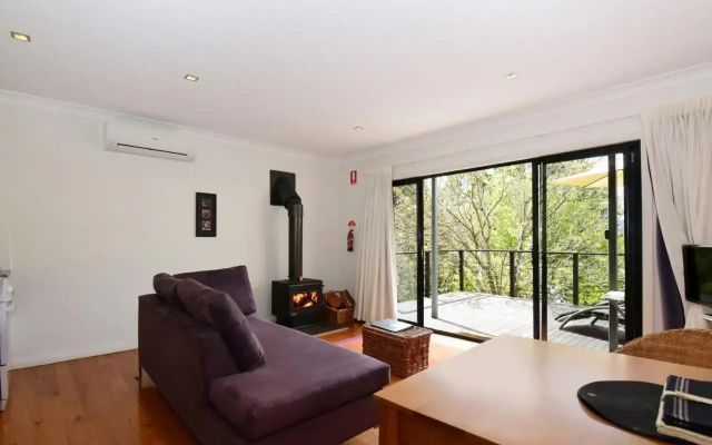 Cloudsong Chalet 3 - Close to the village centre!