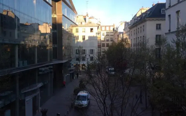 Flat on St.Honoré Square