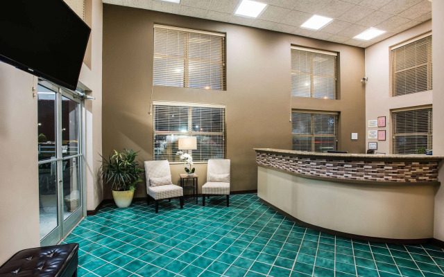 Super 8 by Wyndham Sevierville Riverside