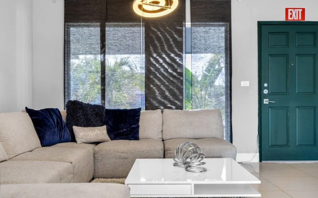 Hollywood Hills 3BD Home