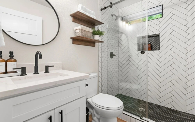 Cozy Modern Getaway Near Downtown