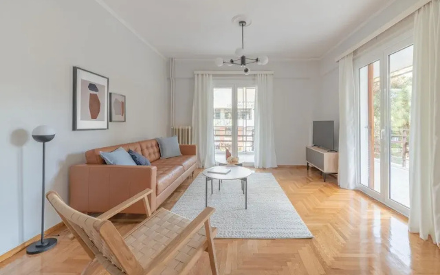 Homey 2BR Apartment in Cholargos