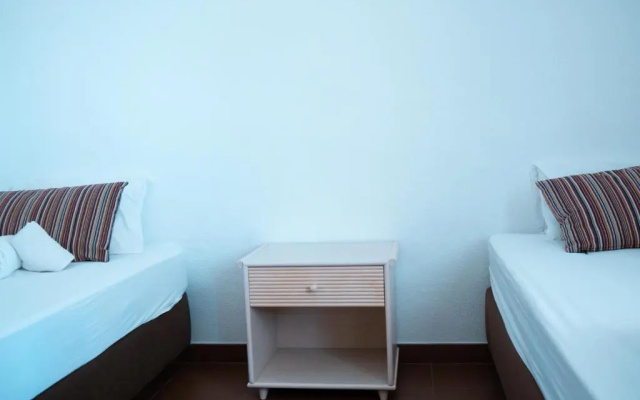 Wax Hostel & Apts
