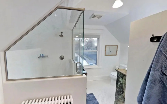 Linden Hills Luxury Charmer