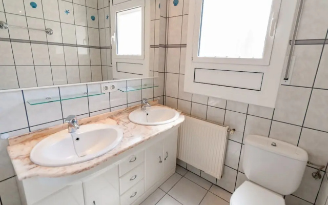 Beautiful Holiday Home for 4 With Private Swimming Pool