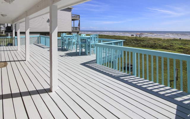Beachfront Bliss 5 Br Home by RedAwning