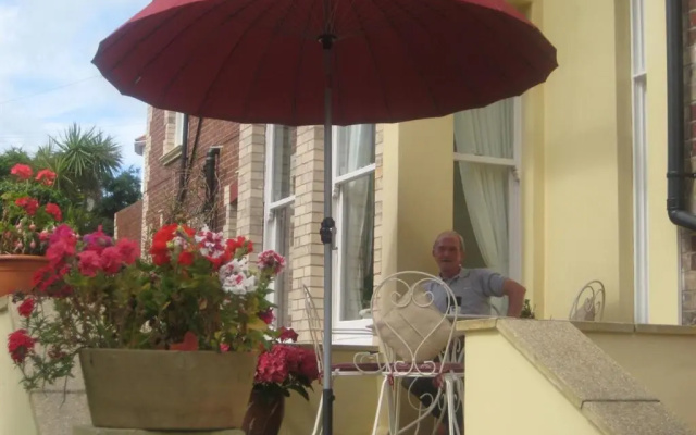 Cleve Court Hotel