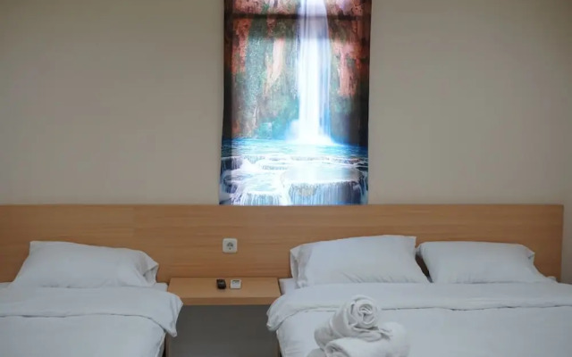 OYO 899 Gold Line Guest House