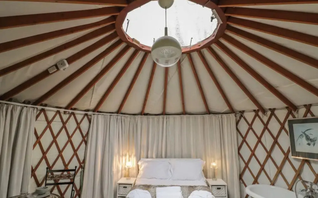 The Lakeside Yurt