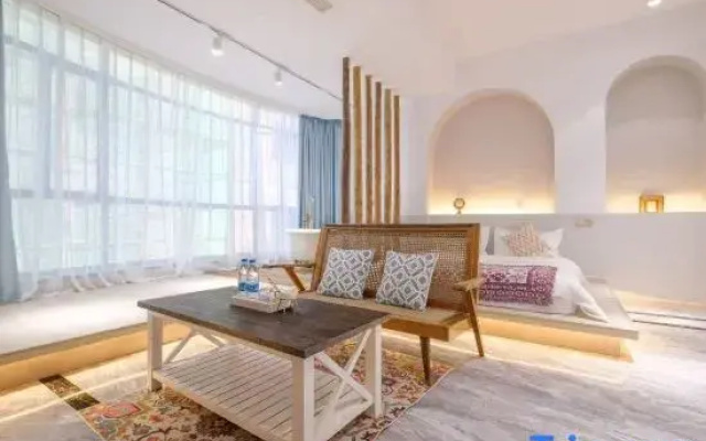 Juruo Boutique Homestay (Quanzhou Dongstation Branch)