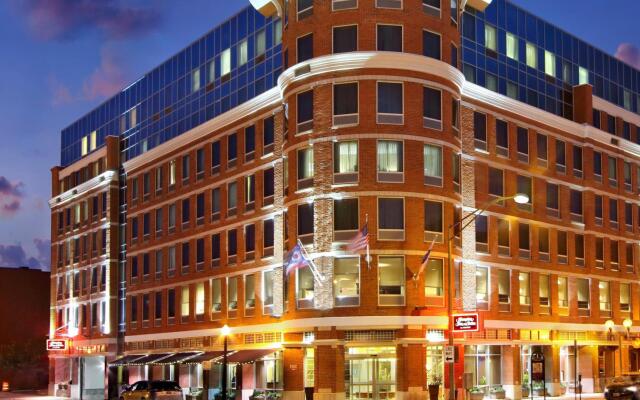 Отель Hampton Inn & Suites Columbus - Downtown США, Колумбус - отзывы, цены и фото номеров - забронировать отель Hampton Inn & Suites Columbus - Downtown онлайн вид на фасад