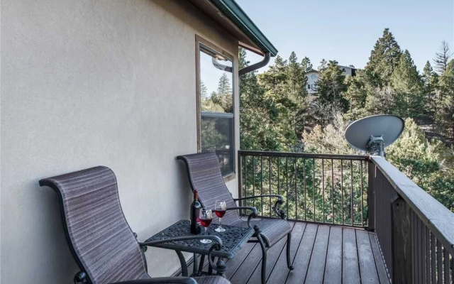 CenterView - Two Bedroom Cabin with Hot Tub