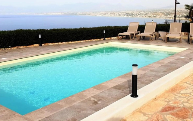 Villa Aura