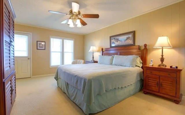 Holden Haven 4 Bedroom Home by RedAwning