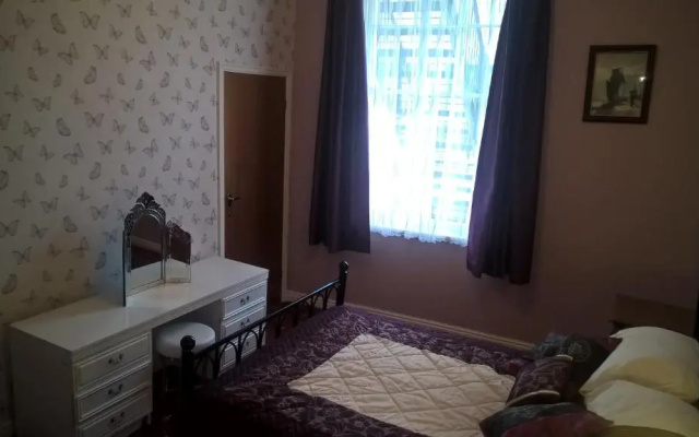 Crown Spa Apartment 13
