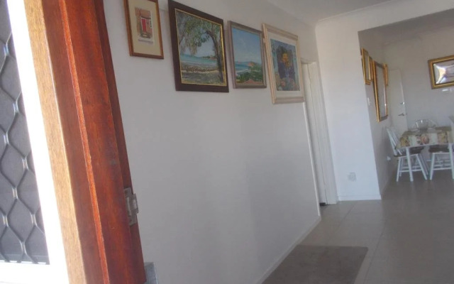 Bowen B&B Gallery on the Hill