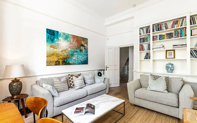 Bright Home Near Little Venice