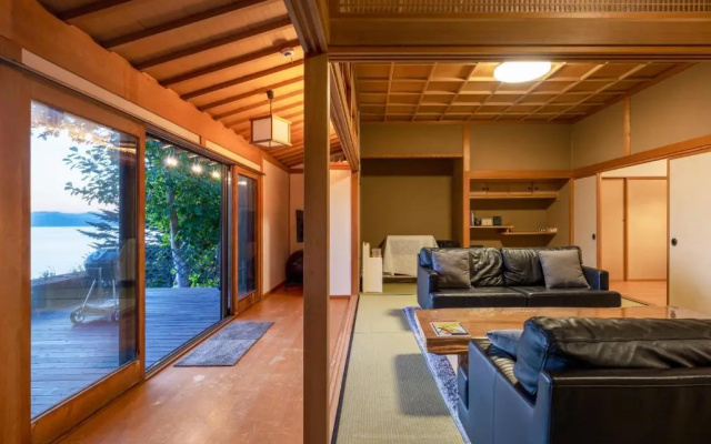 Toya Cliff House